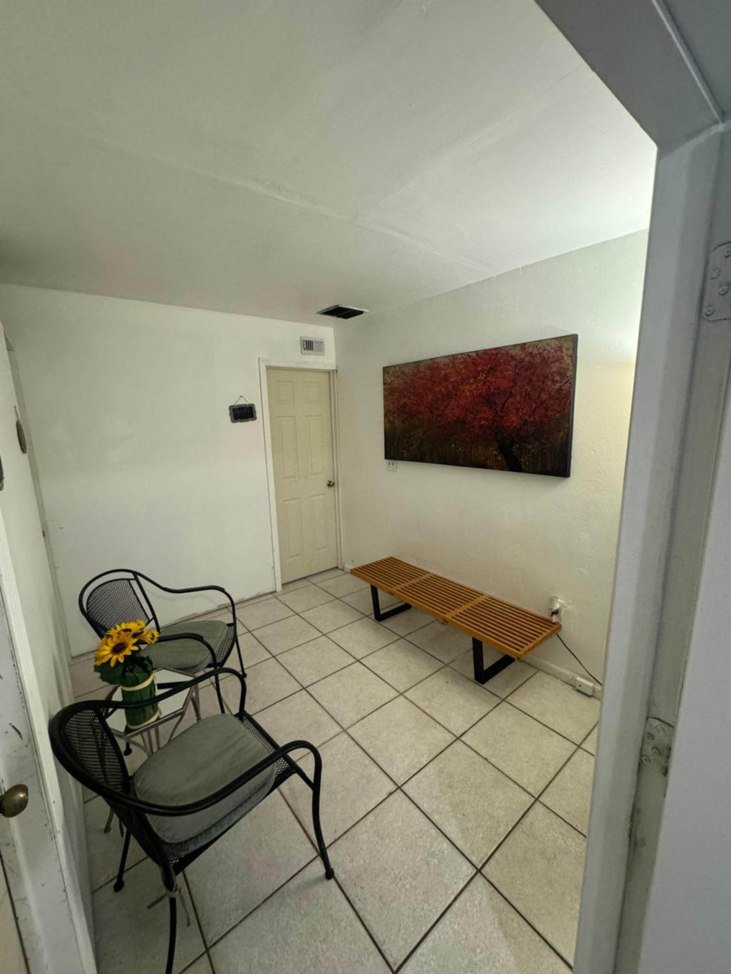Ludge By Miami Airport Hostel Екстериор снимка