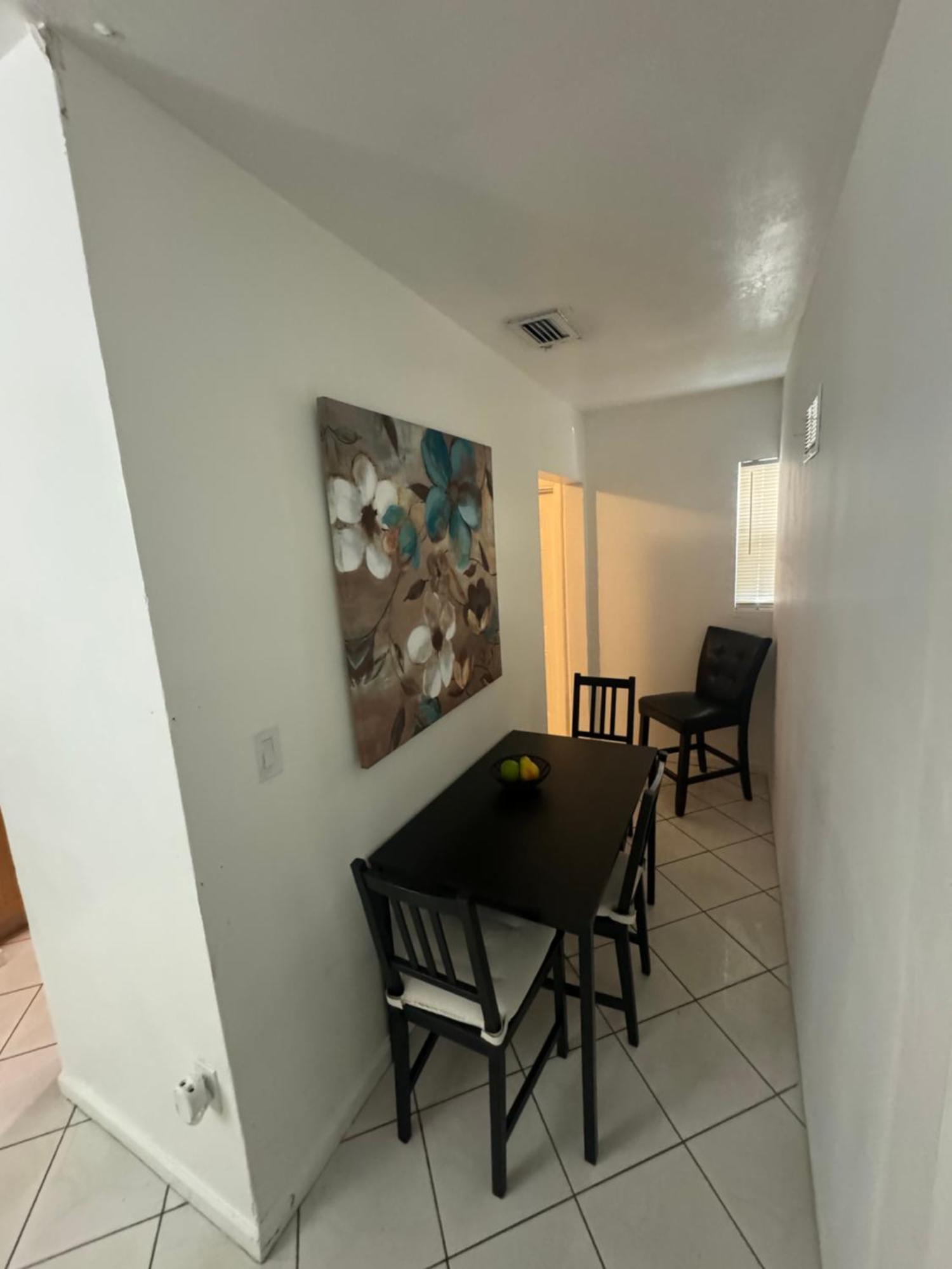 Ludge By Miami Airport Hostel Екстериор снимка