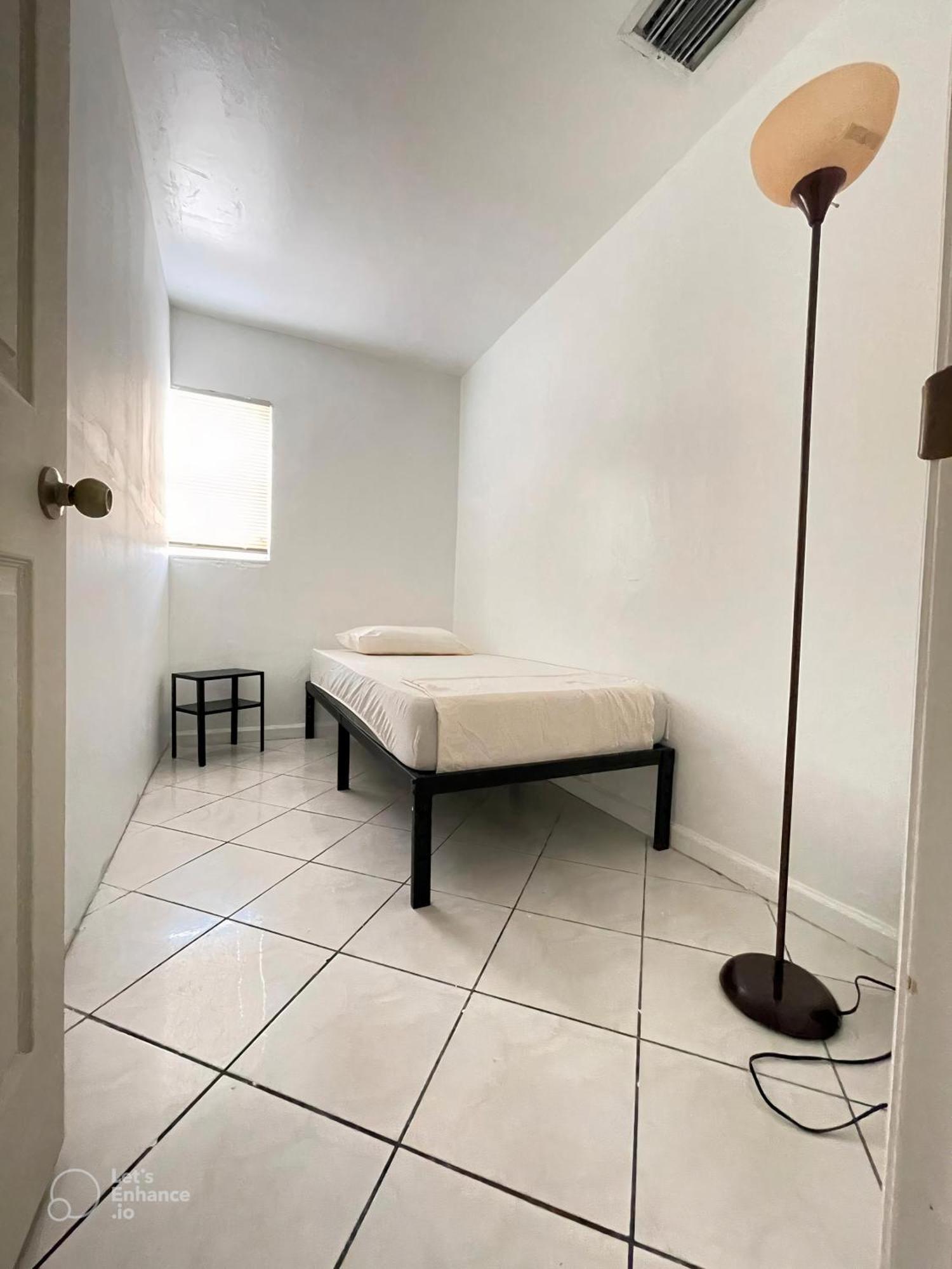 Ludge By Miami Airport Hostel Екстериор снимка