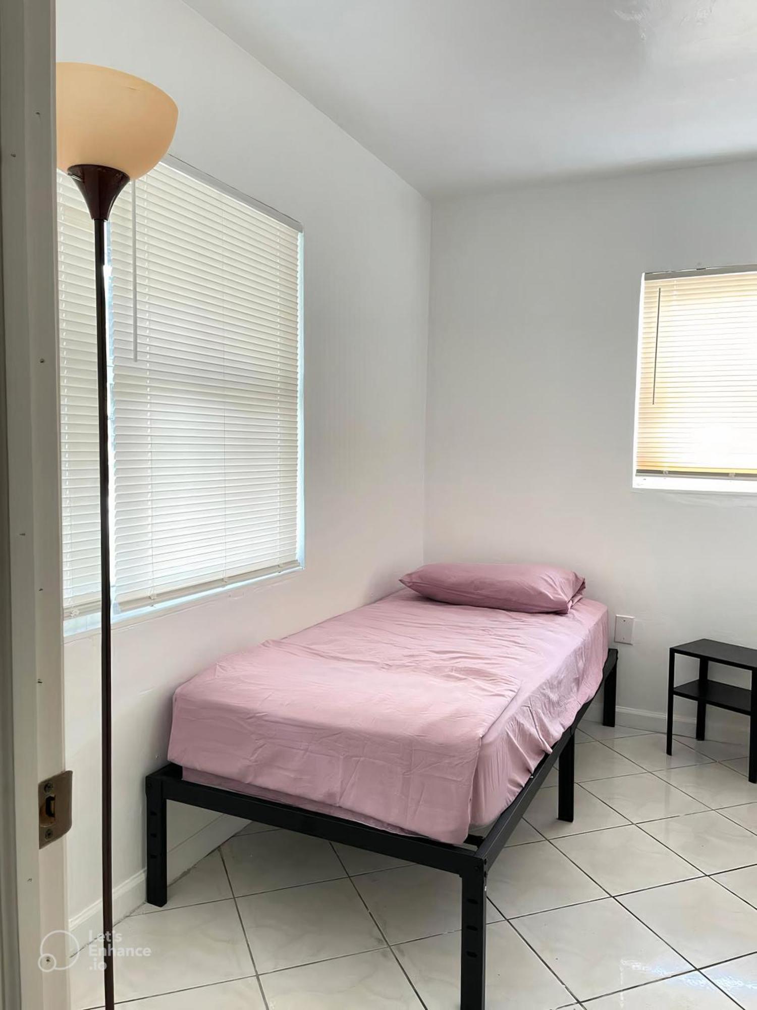 Ludge By Miami Airport Hostel Екстериор снимка