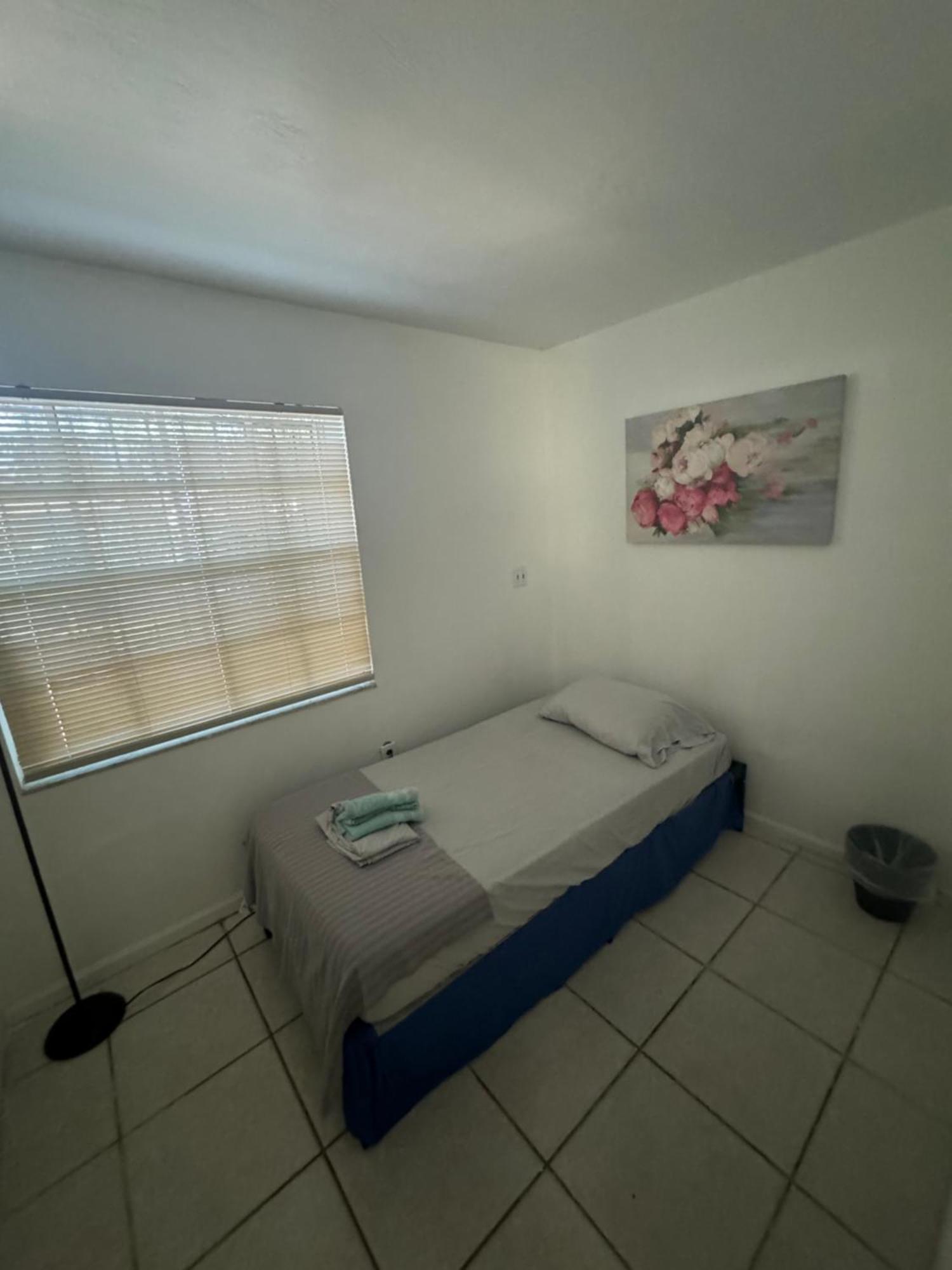 Ludge By Miami Airport Hostel Екстериор снимка