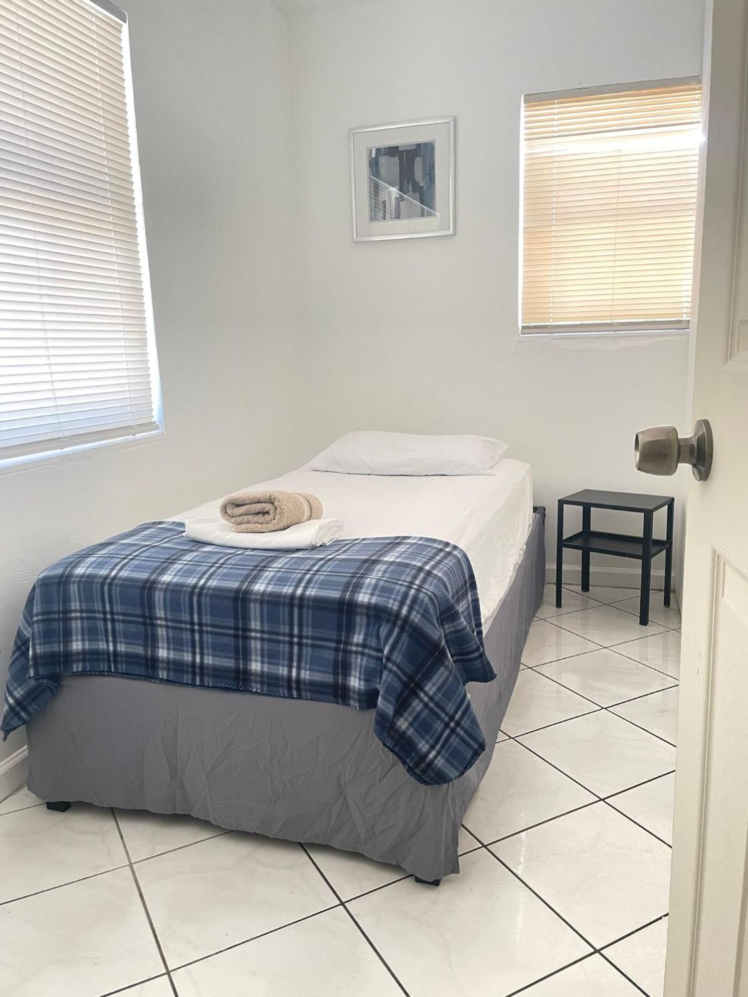 Ludge By Miami Airport Hostel Екстериор снимка