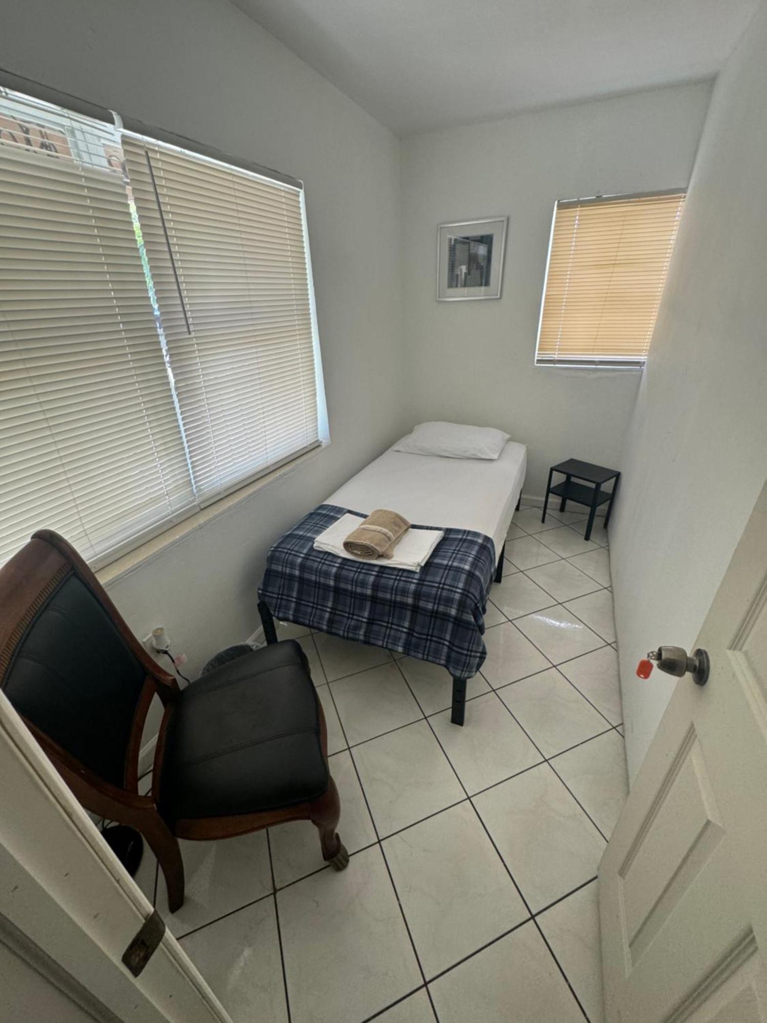 Ludge By Miami Airport Hostel Екстериор снимка