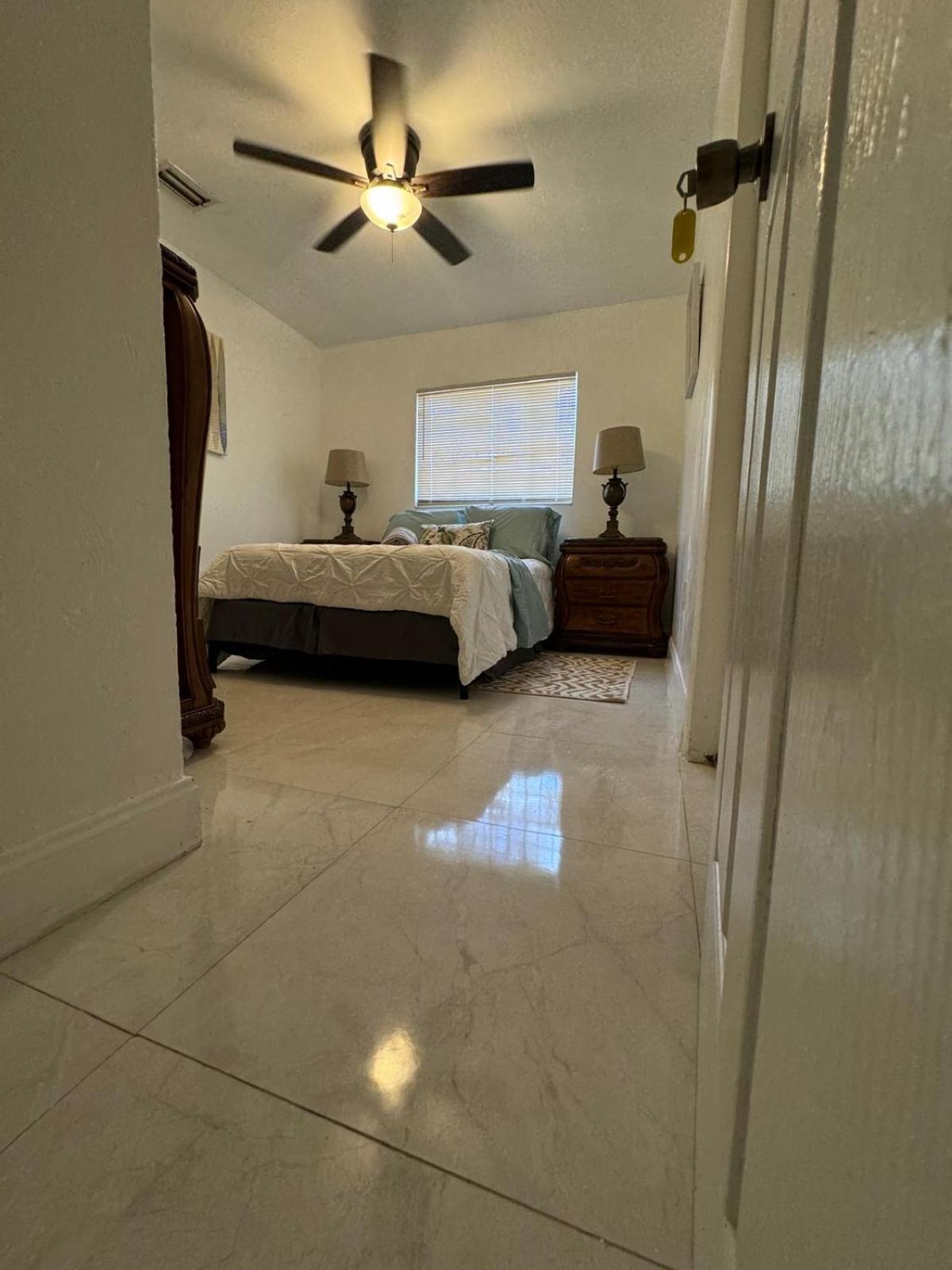 Ludge By Miami Airport Hostel Екстериор снимка